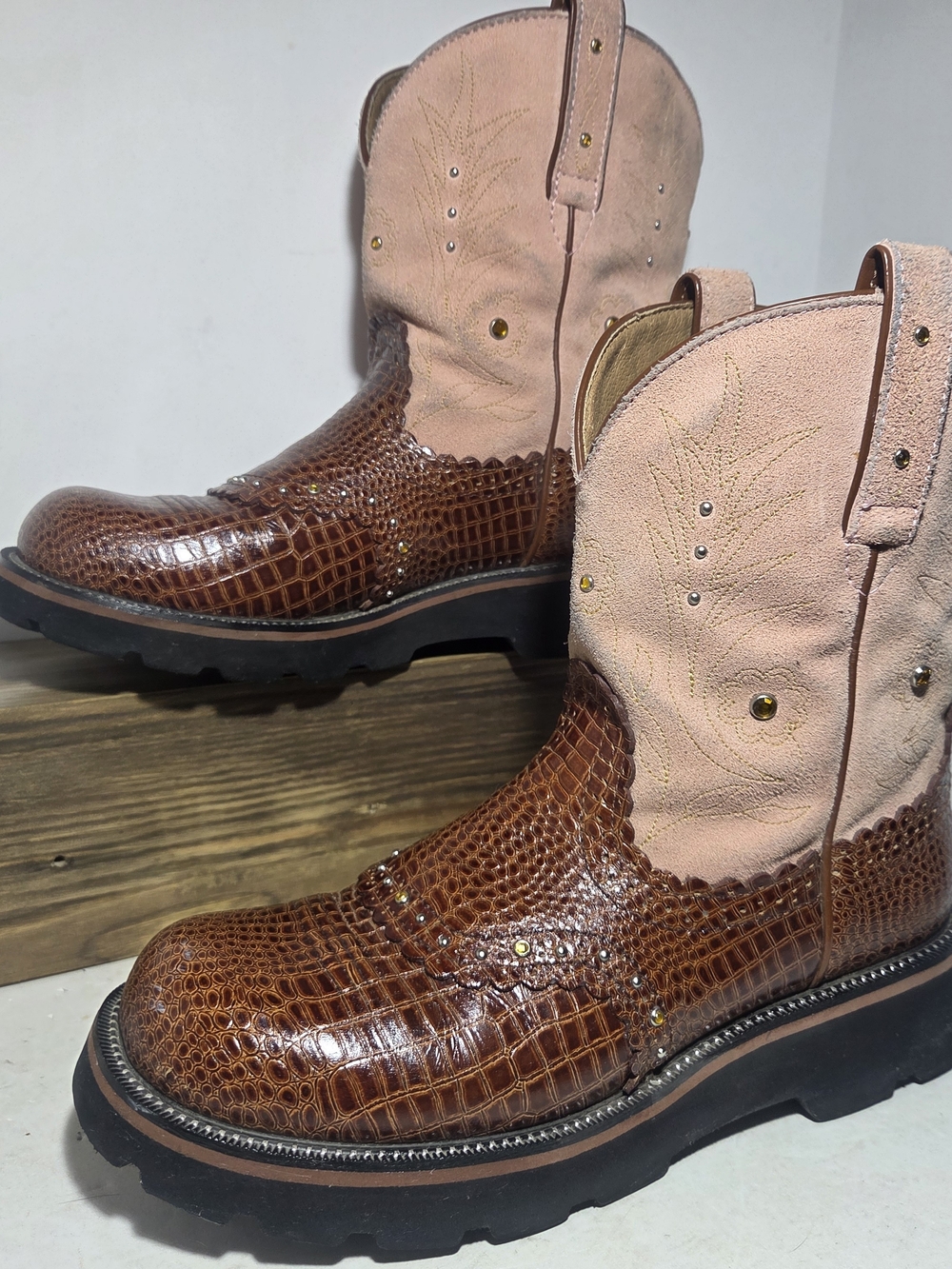 Ariat Fatbaby Women’s Western Boots Size 11B Pink Suede Brown Alligator Print